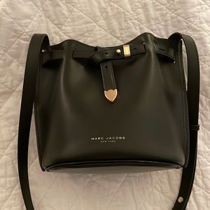 AUTHENTIC marc jacobs new york bucket bag
